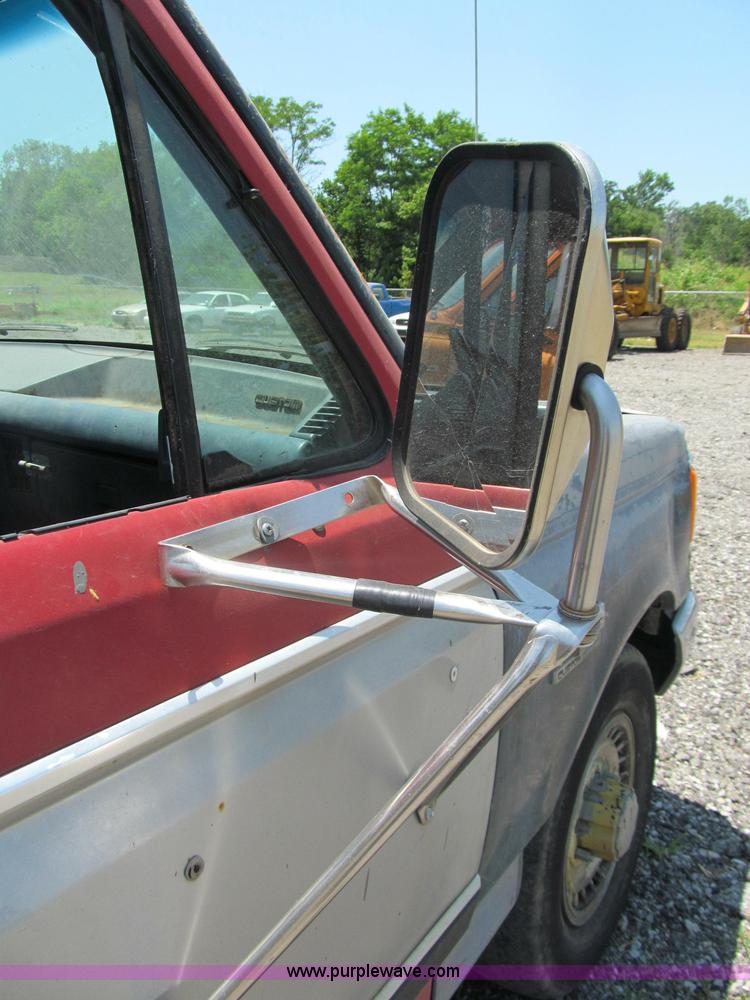 image for item J2670 1988 Ford F250 pickup truck