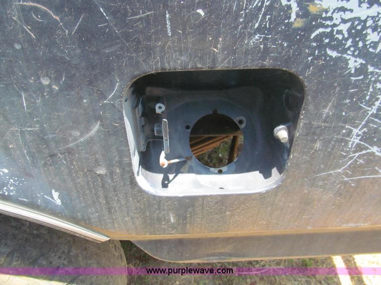 image for item J2670 1988 Ford F250 pickup truck