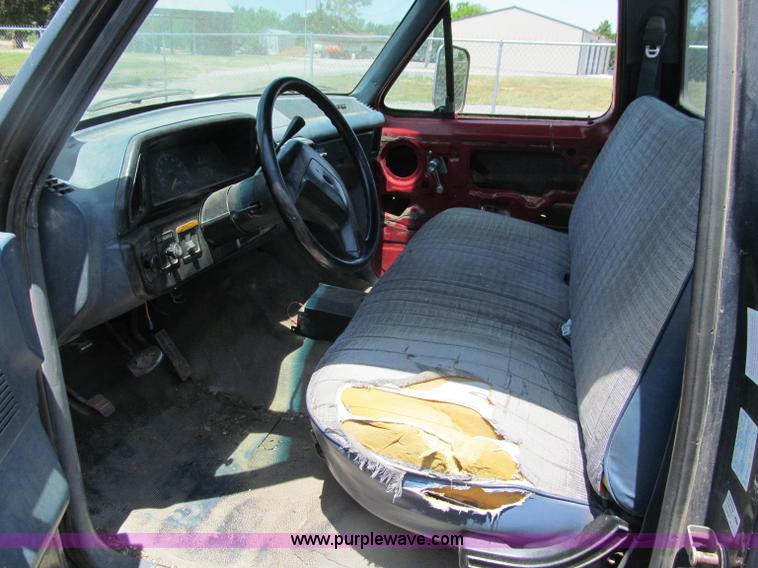 image for item J2670 1988 Ford F250 pickup truck