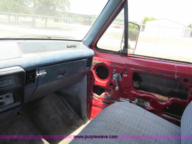 image for item J2670 1988 Ford F250 pickup truck