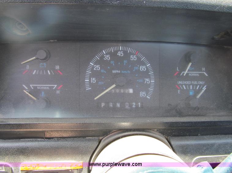 image for item J2670 1988 Ford F250 pickup truck