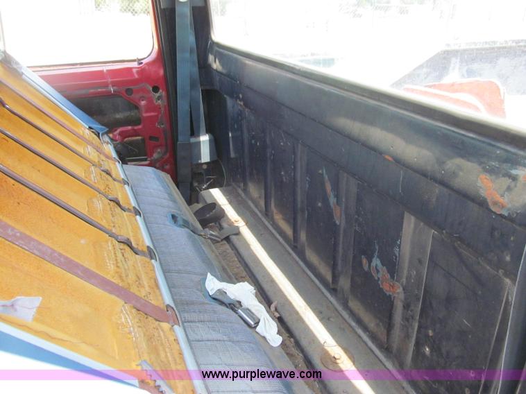 image for item J2670 1988 Ford F250 pickup truck