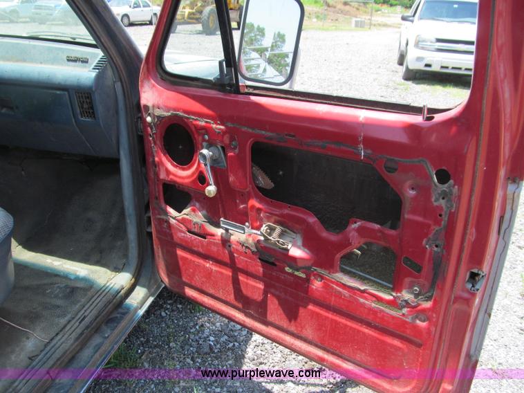 image for item J2670 1988 Ford F250 pickup truck