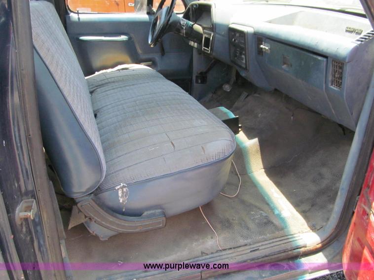 image for item J2670 1988 Ford F250 pickup truck