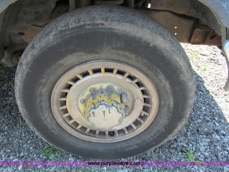 image for item J2670 1988 Ford F250 pickup truck