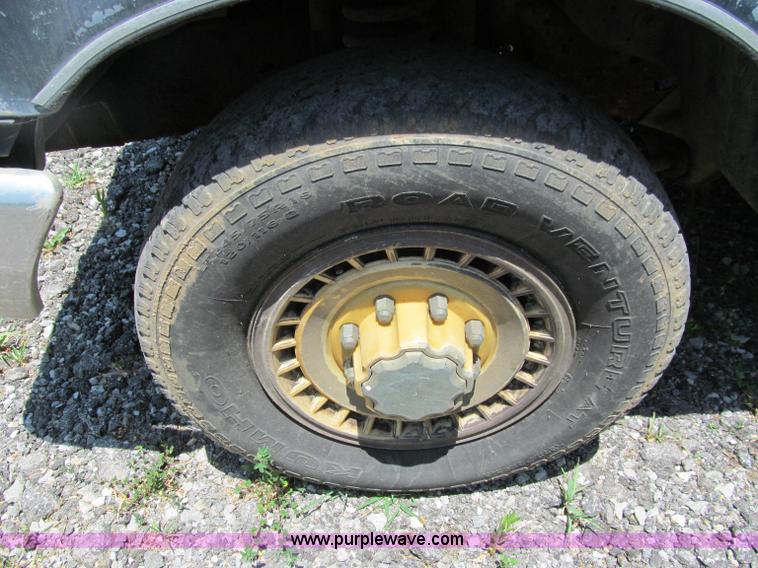 image for item J2670 1988 Ford F250 pickup truck