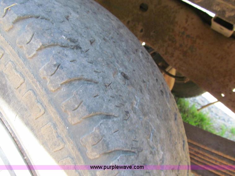 image for item J2670 1988 Ford F250 pickup truck