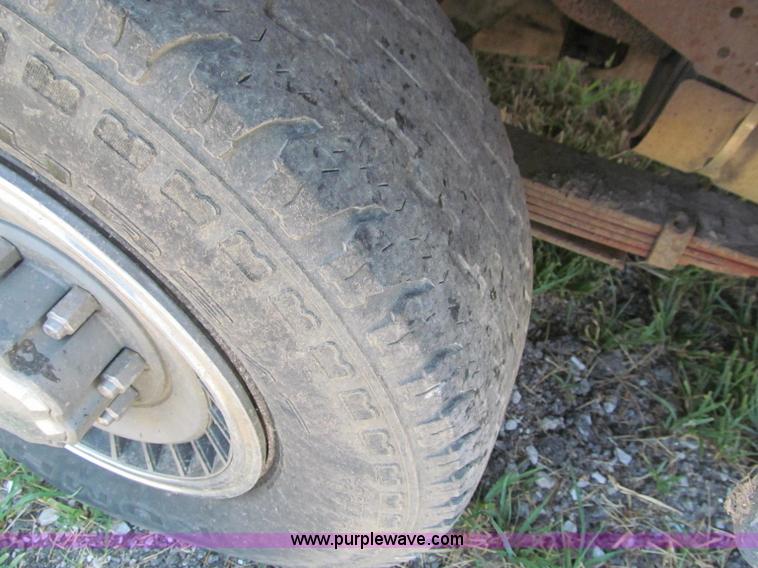 image for item J2670 1988 Ford F250 pickup truck