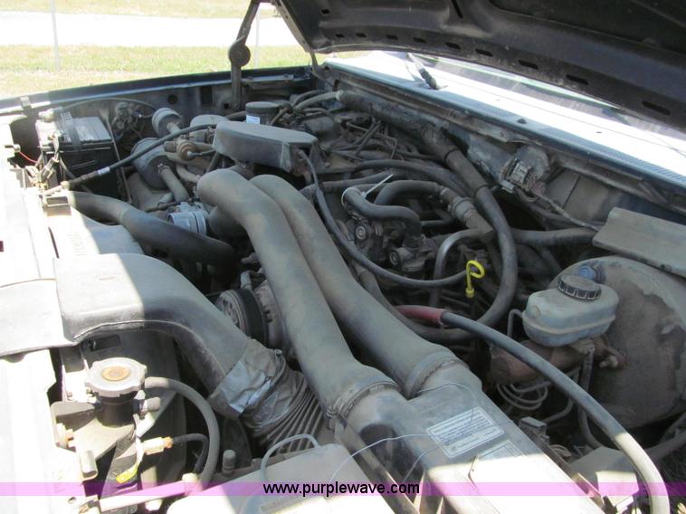 image for item J2670 1988 Ford F250 pickup truck