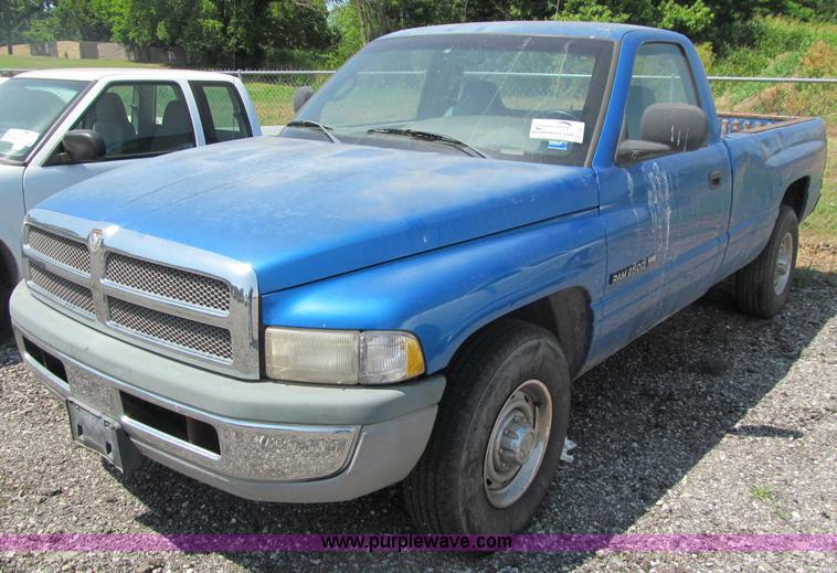 image for item J2671 1998 Dodge Ram 2500 pickup truck