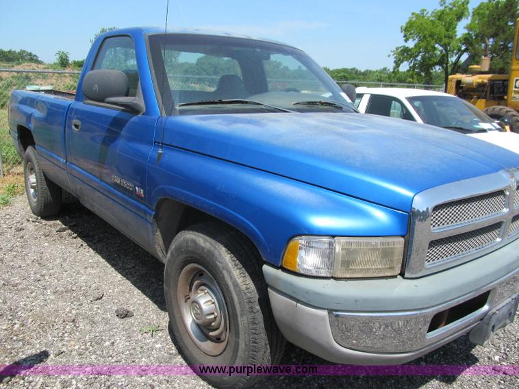 image for item J2671 1998 Dodge Ram 2500 pickup truck