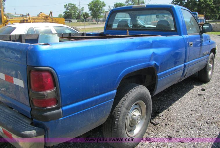 image for item J2671 1998 Dodge Ram 2500 pickup truck