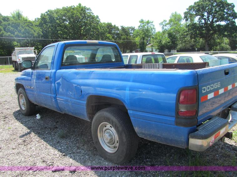 image for item J2671 1998 Dodge Ram 2500 pickup truck
