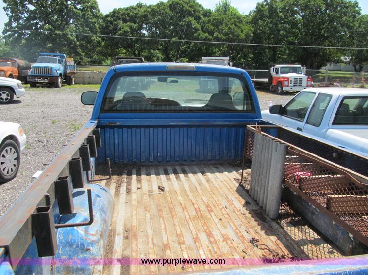 image for item J2671 1998 Dodge Ram 2500 pickup truck