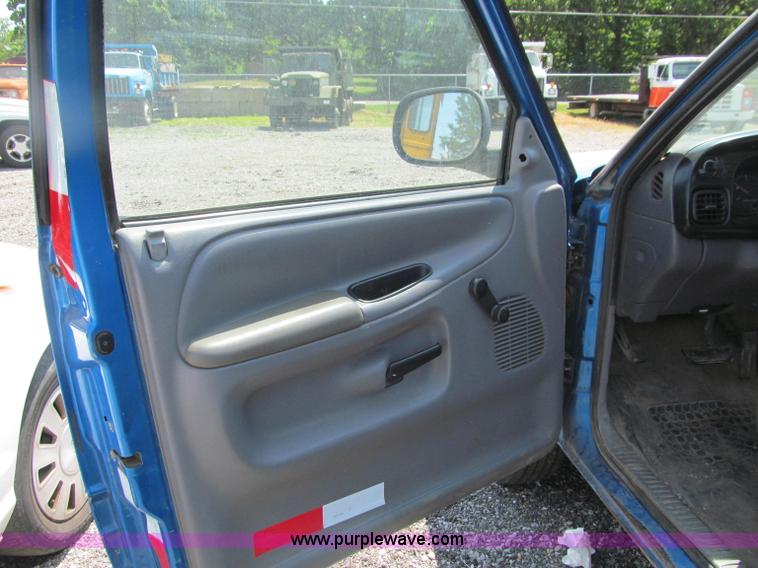 image for item J2671 1998 Dodge Ram 2500 pickup truck