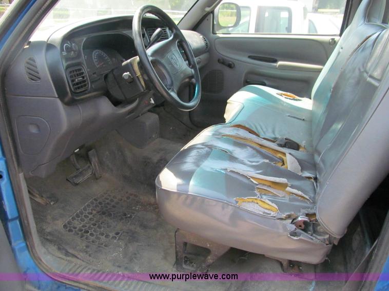 image for item J2671 1998 Dodge Ram 2500 pickup truck