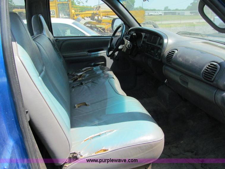 image for item J2671 1998 Dodge Ram 2500 pickup truck