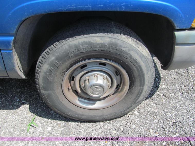 image for item J2671 1998 Dodge Ram 2500 pickup truck