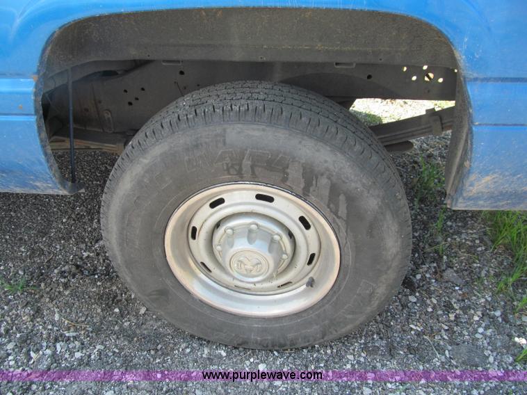 image for item J2671 1998 Dodge Ram 2500 pickup truck