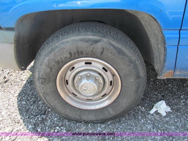 image for item J2671 1998 Dodge Ram 2500 pickup truck