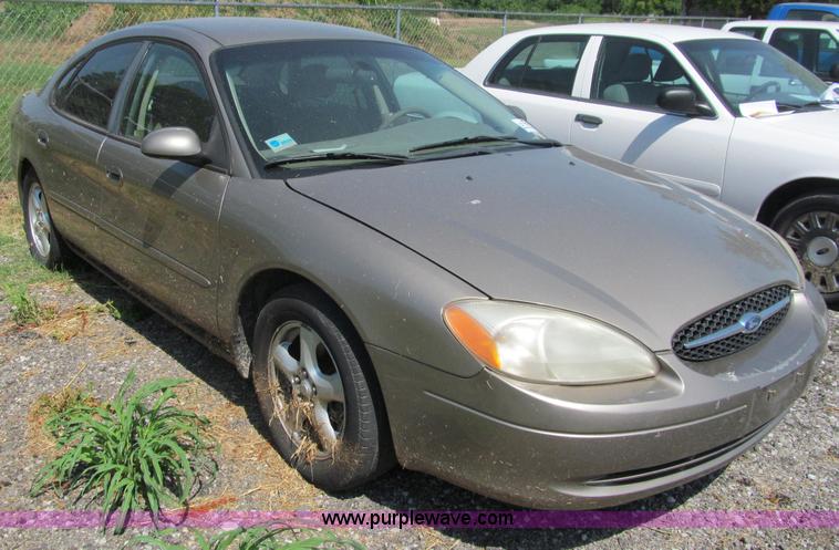 image for item J2678 2003 Ford Taurus
