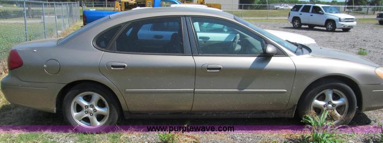 image for item J2678 2003 Ford Taurus