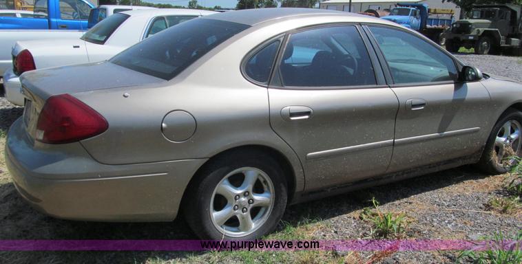 image for item J2678 2003 Ford Taurus
