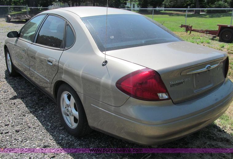 image for item J2678 2003 Ford Taurus