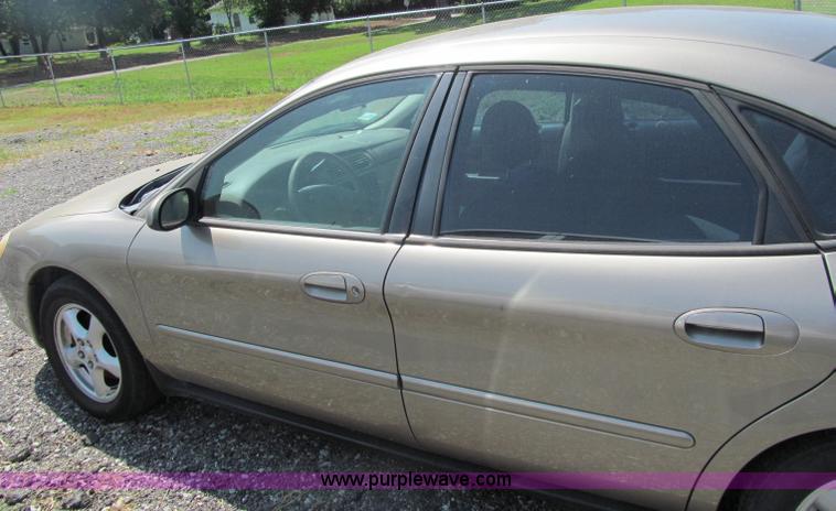 image for item J2678 2003 Ford Taurus