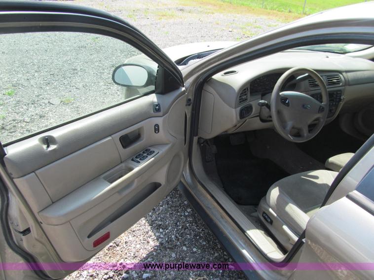 image for item J2678 2003 Ford Taurus