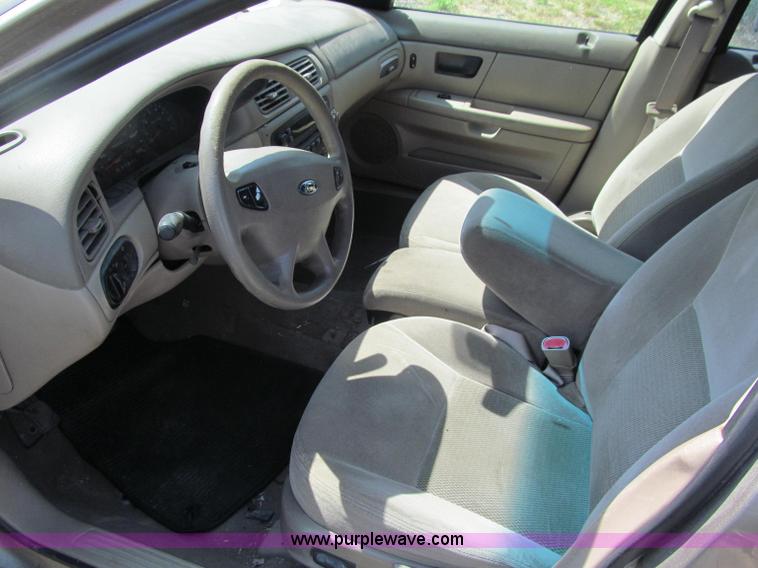 image for item J2678 2003 Ford Taurus