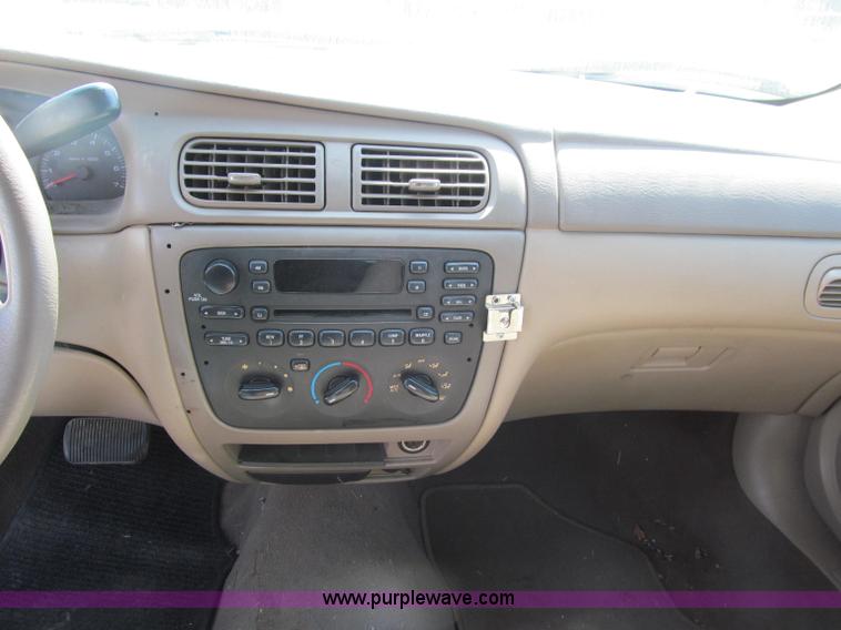 image for item J2678 2003 Ford Taurus