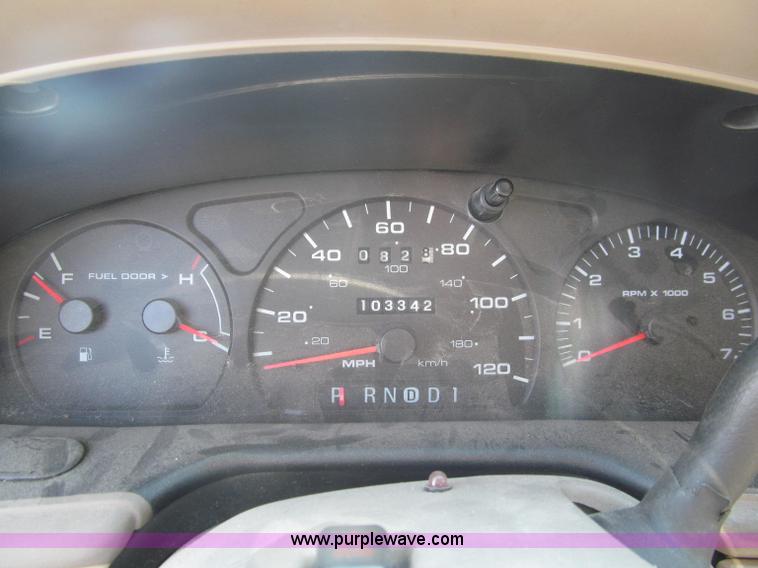 image for item J2678 2003 Ford Taurus