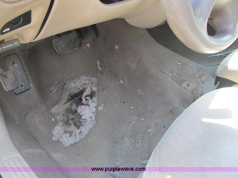 image for item J2678 2003 Ford Taurus