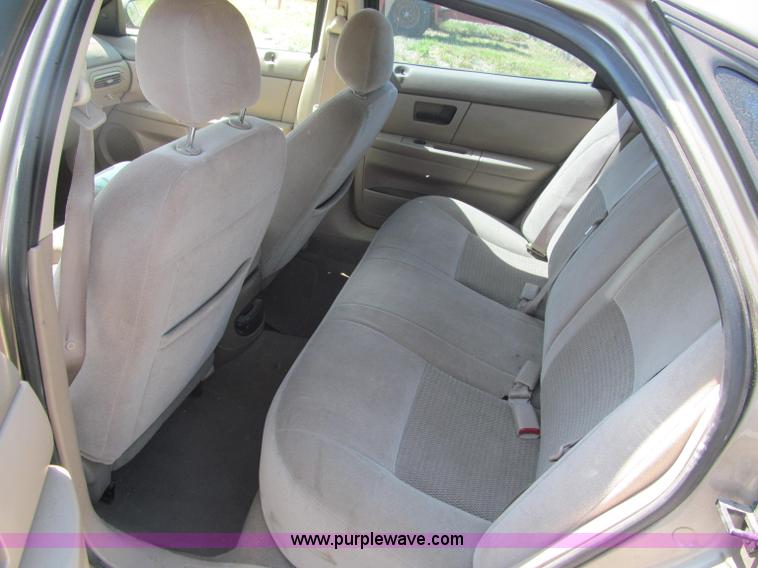 image for item J2678 2003 Ford Taurus