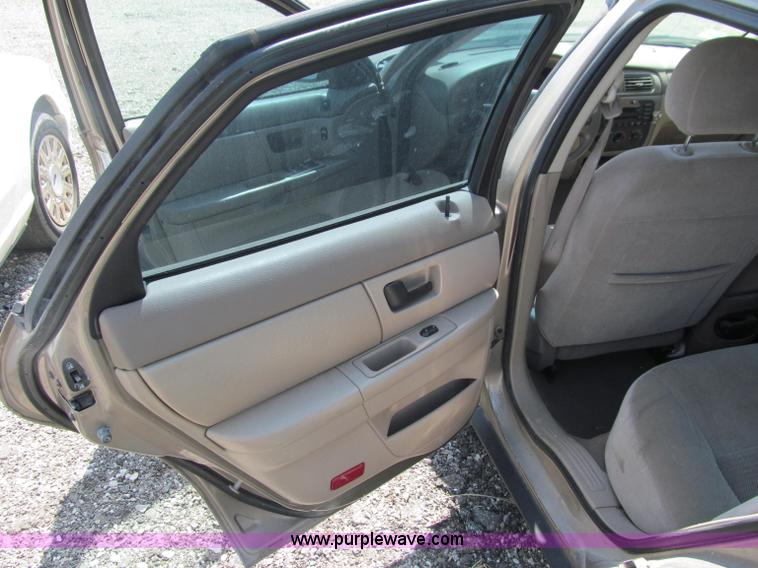 image for item J2678 2003 Ford Taurus