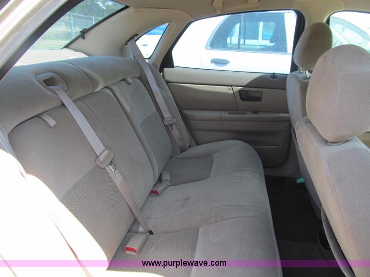 image for item J2678 2003 Ford Taurus