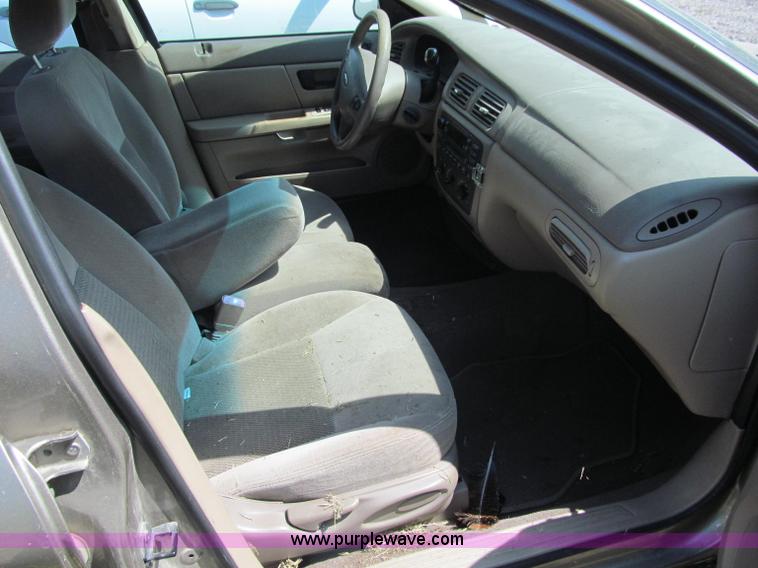 image for item J2678 2003 Ford Taurus