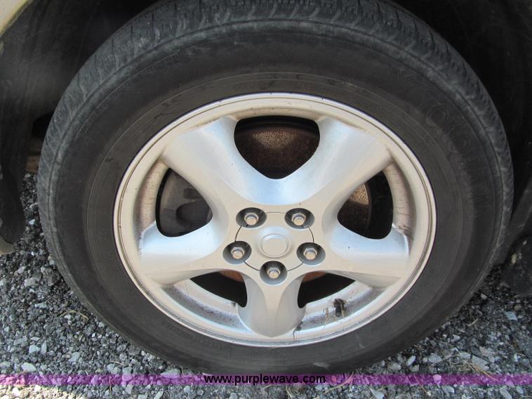 image for item J2678 2003 Ford Taurus