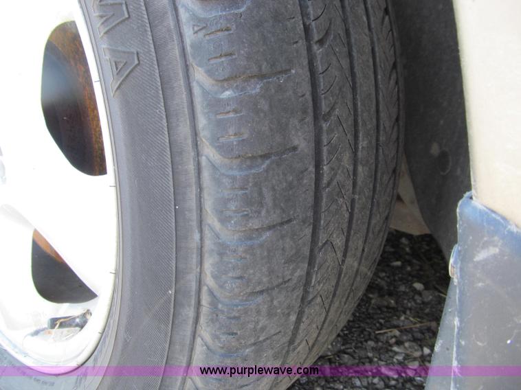 image for item J2678 2003 Ford Taurus