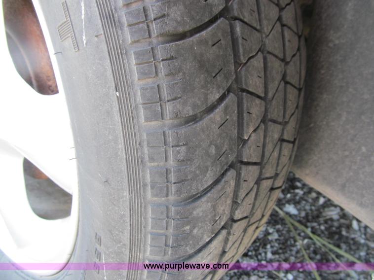 image for item J2678 2003 Ford Taurus