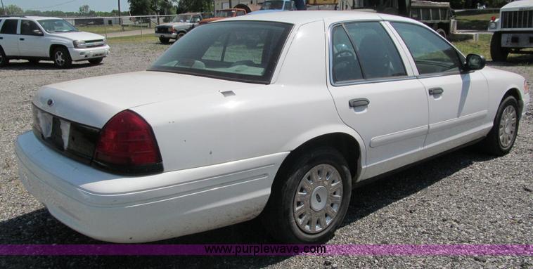 image for item J2679 2003 Ford Crown Victoria Police Interceptor