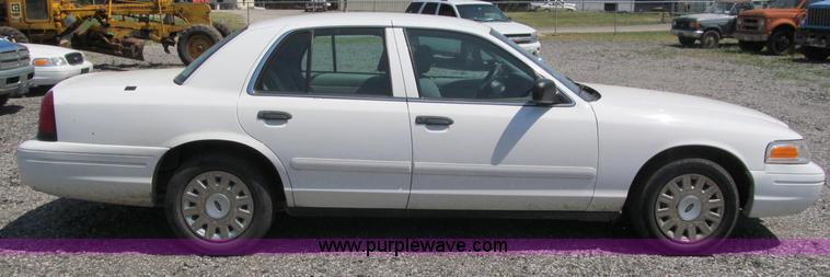 image for item J2679 2003 Ford Crown Victoria Police Interceptor