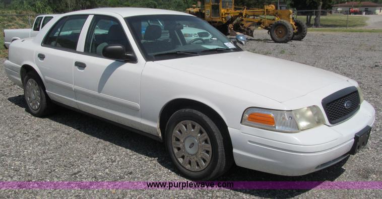 image for item J2679 2003 Ford Crown Victoria Police Interceptor