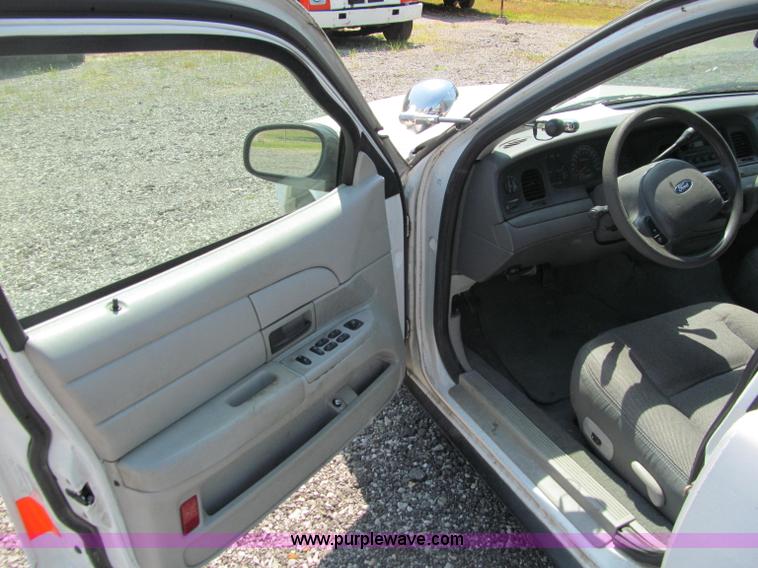 image for item J2679 2003 Ford Crown Victoria Police Interceptor