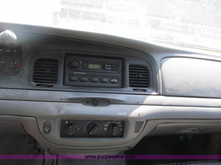 image for item J2679 2003 Ford Crown Victoria Police Interceptor