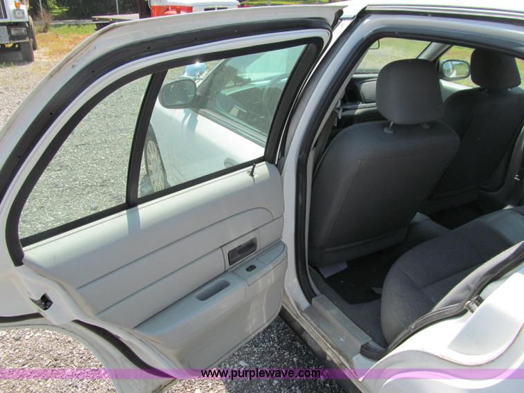 image for item J2679 2003 Ford Crown Victoria Police Interceptor