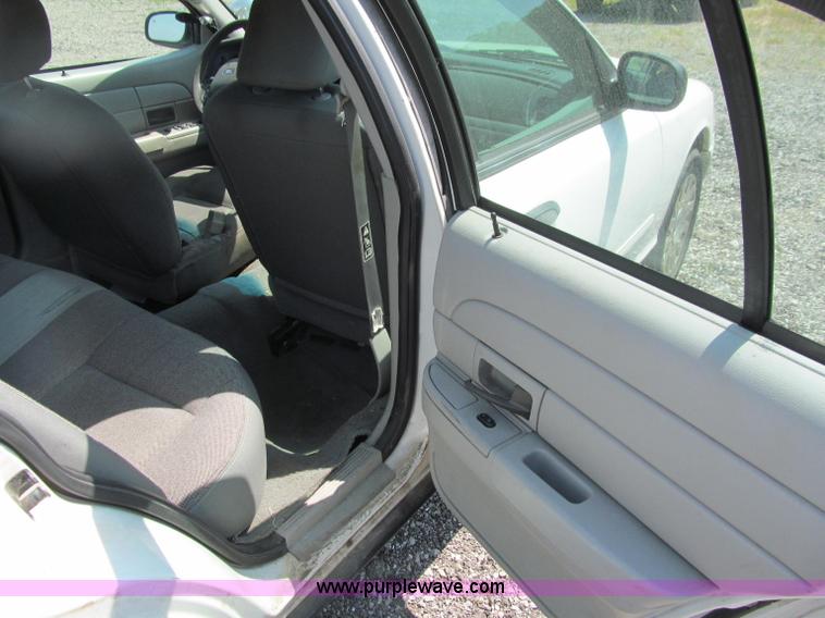 image for item J2679 2003 Ford Crown Victoria Police Interceptor