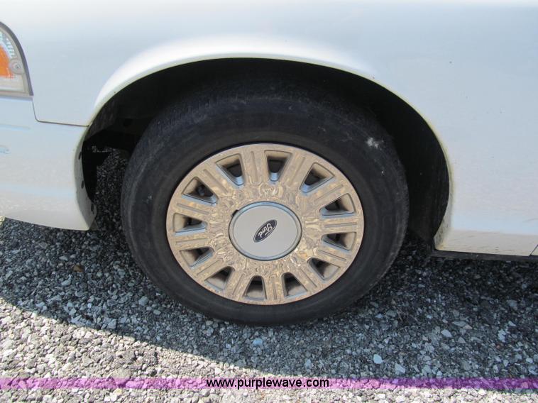 image for item J2679 2003 Ford Crown Victoria Police Interceptor