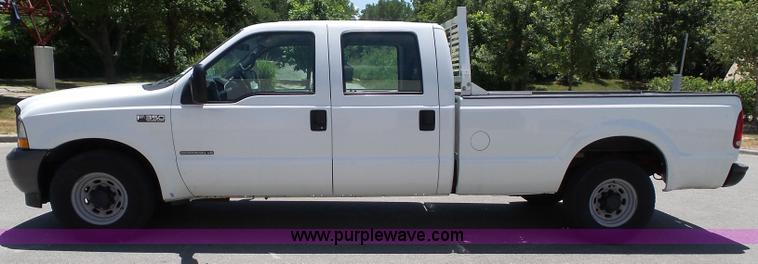 image for item J4855 2002 Ford F350 Super Duty XL Crew Cab pickup truck